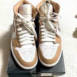 Air Jordan Mid Hemp/White-Gum Yellow